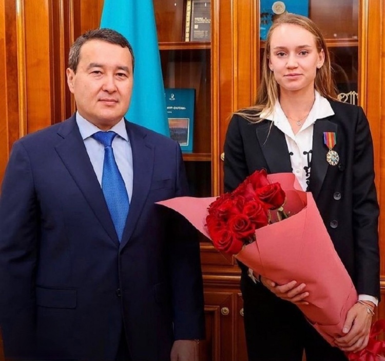 为令人瞩目 为令人瞩目